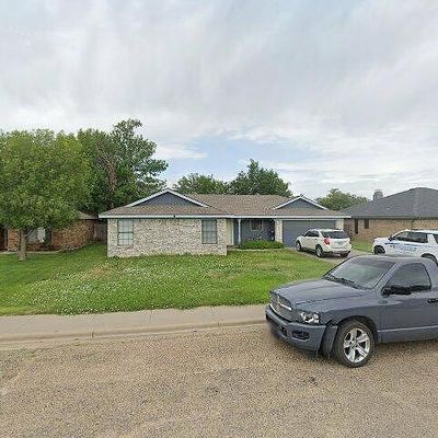 2502 Fordham Dr, Perryton, TX 79070