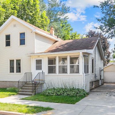 215 E Parkway Ave, Oshkosh, WI 54901