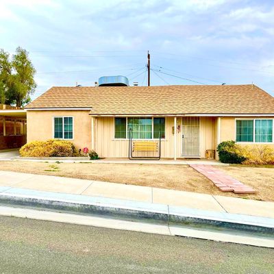 216 E Elizabeth St, Barstow, CA 92311