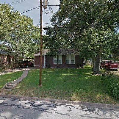 216 W Luhn St, Bellville, TX 77418