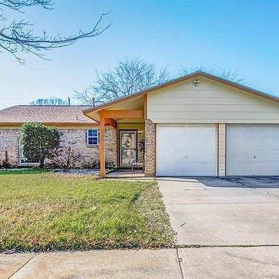 220 E Cunningham Ave, Crowley, TX 76036