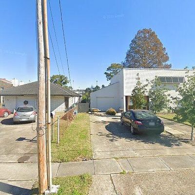 221 Highway Dr, New Orleans, LA 70121