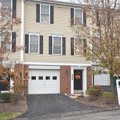 225 Persimmon Ln, Canonsburg, PA 15317