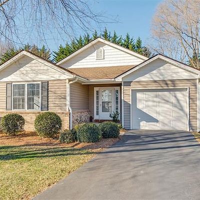 286 Creeks End Cir, Mills River, NC 28759