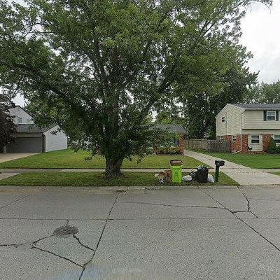 29701 Cambridge St, Flat Rock, MI 48134