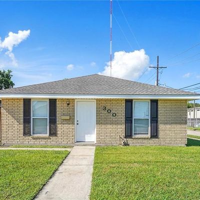 300 E Magnolia Dr, Chalmette, LA 70043