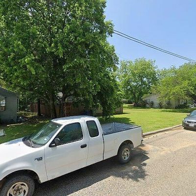 302 Water St, Whitesboro, TX 76273