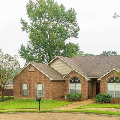 305 Barrington Cv, Byram, MS 39272