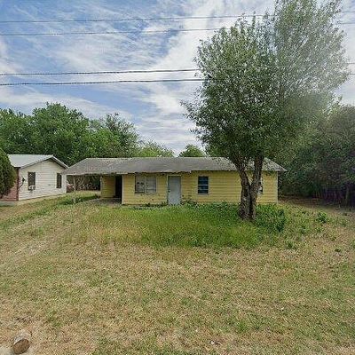 309 Walnut St, Nixon, TX 78140