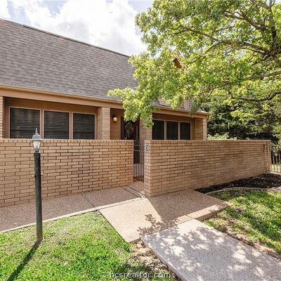 3122 Camelot Dr, Bryan, TX 77802