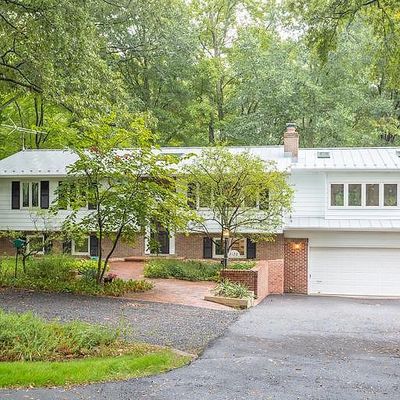 3138 Woodland Ln, Alexandria, VA 22309