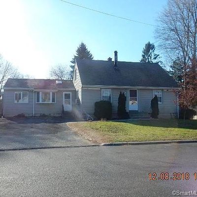 26 Kenmore Ln, Milford, CT 06460