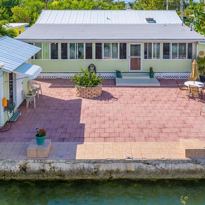 27 Lake Dr N, Summerland Key, FL 33042