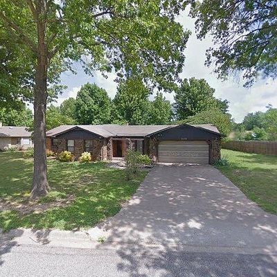 2809 Highland Dr, Rogers, AR 72756