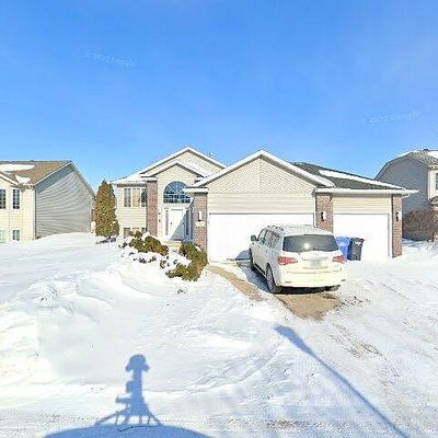 3590 Woodbury Park Dr S, Fargo, ND 58103