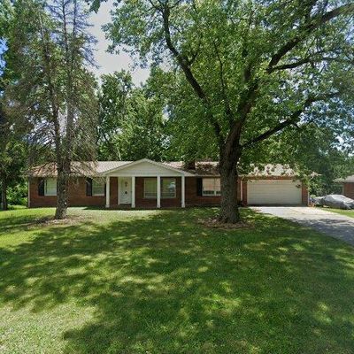 37 Capitol Hill Dr, Saint Louis, MO 63136