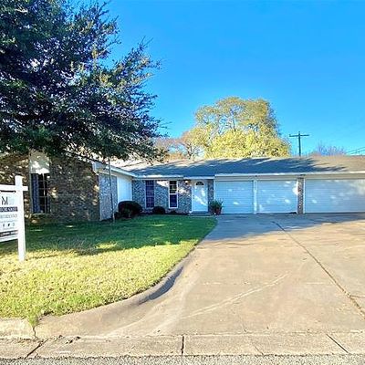 3721 Rough Creek Rd, Forest Hill, TX 76140