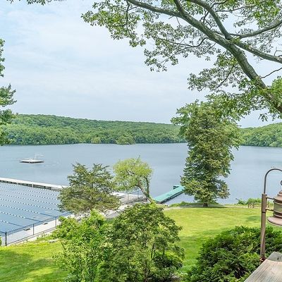 38 Fayson Lake Rd, Kinnelon, NJ 07405