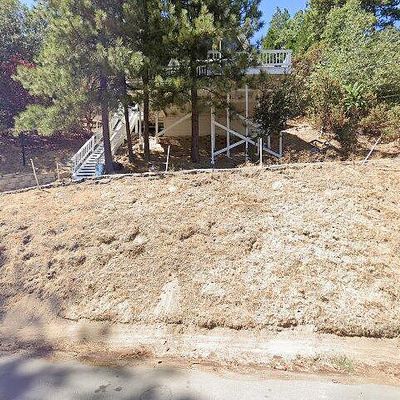 384 Wylerhorn Dr, Crestline, CA 92325