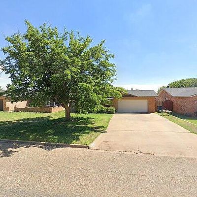 3905 Sides St, Plainview, TX 79072