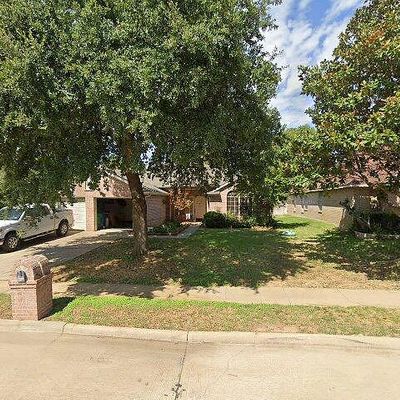 3917 Larkspur Dr, Haltom City, TX 76137