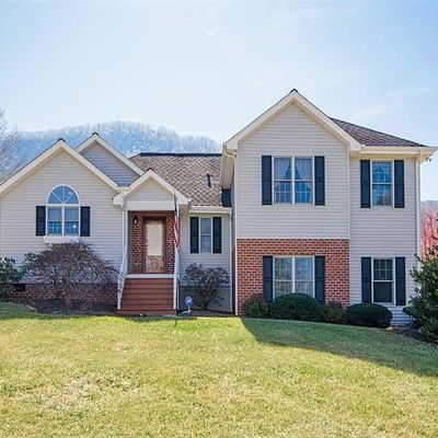 32 Banbury Ct, Waynesville, NC 28786