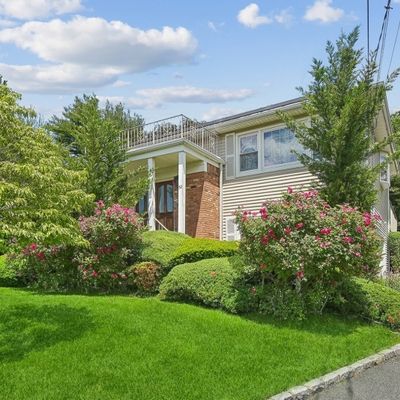 32 Golf Oval, Springfield, NJ 07081