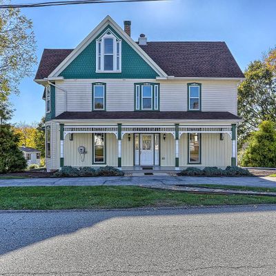 32 W Pennsylvania Ave, Stewartstown, PA 17363