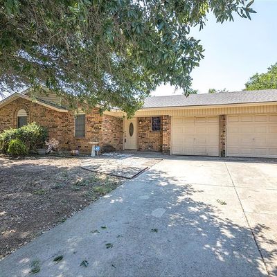 320 E Glendale St, Crowley, TX 76036