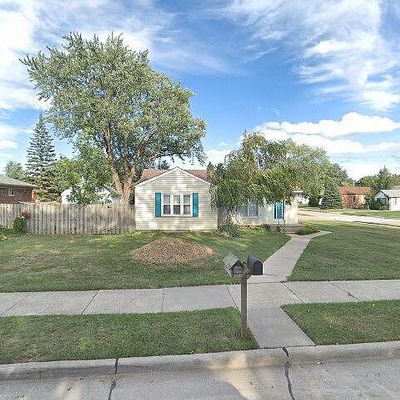 32220 Solon St, Roseville, MI 48066