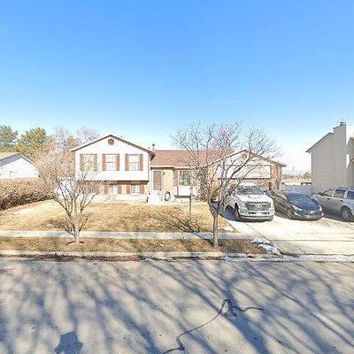 3284 W New World Dr, West Jordan, UT 84084