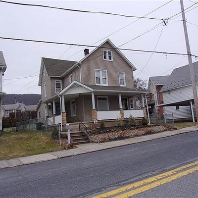 33 E Main St, Pen Argyl, PA 18072