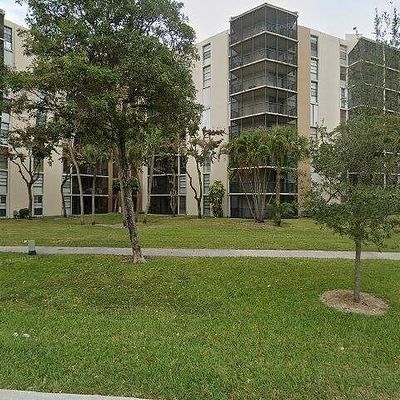 3301 N Country Club Dr #702, Miami, FL 33180