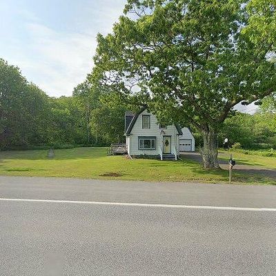 334 E Main St, Searsport, ME 04974