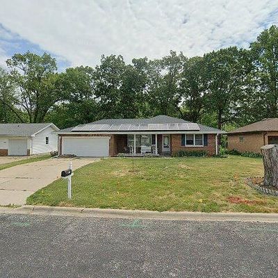 4212 S Paramount Rd, Bartonville, IL 61607