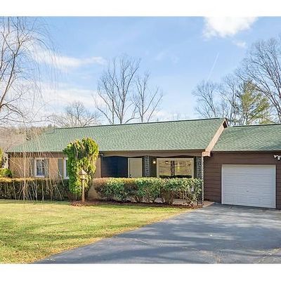 422 Comet Dr, Hendersonville, NC 28791