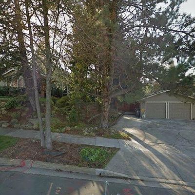 423 Girard Dr, Medford, OR 97504