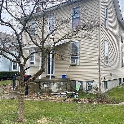 423 W 1 St Ave, Derry, PA 15627