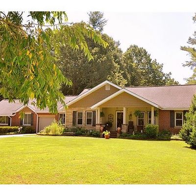 429 Brooklyn Ave, Hendersonville, NC 28792