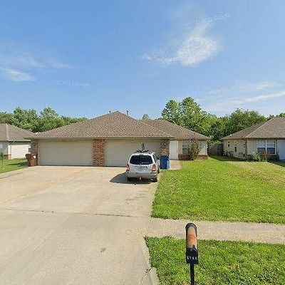 4433 W La Siesta St, Springfield, MO 65802