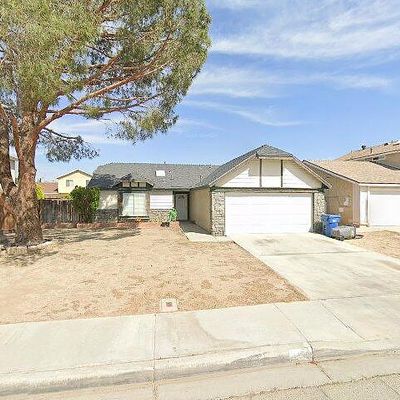 45112 Colleen Dr, Lancaster, CA 93535