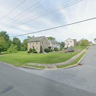 4 Cricket Slope Dr, Oley, PA 19547