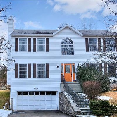 4 Lacey Ln, Norwalk, CT 06854