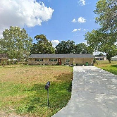 4 N Kaysie St, Angleton, TX 77515