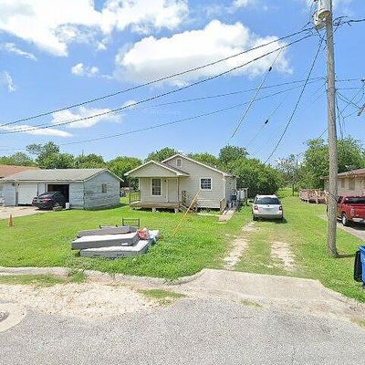 401 Mission St, Gregory, TX 78359