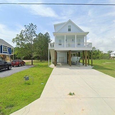 401 Roberts St, Waveland, MS 39576