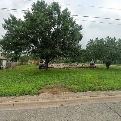 402 W Wallace St, San Saba, TX 76877