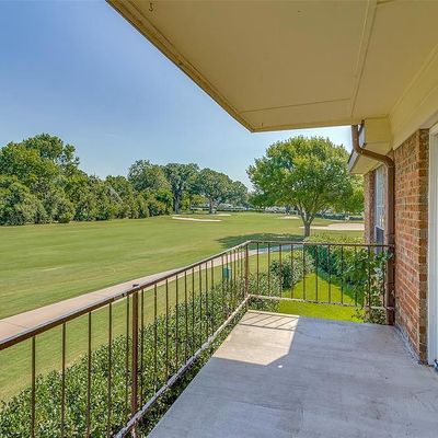 4028 Ridglea Country Club Dr, Fort Worth, TX 76126