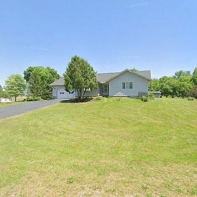 41 Crest Ridge Dr, New Holland, OH 43145