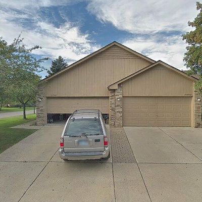 41442 Ambercrest Dr, Sterling Heights, MI 48314